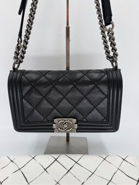 🖤🩶CHANEL Medium Boy Bag Black with Silver Hardware w/Dust Bag & COA